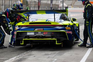 #97 - Rutronik Racing - Loek HARTOG - Eshan PIERIS - Porsche 911 GT3 R (992)