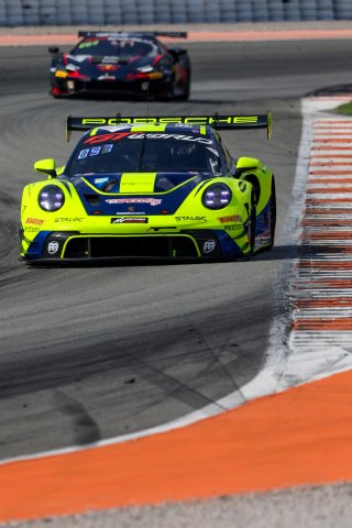 #97 - Rutronik Racing - Loek HARTOG - Eshan PIERIS - Porsche 911 GT3 R (992)