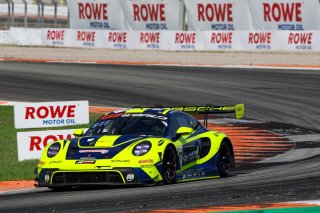 #97 - Rutronik Racing - Loek HARTOG - Eshan PIERIS - Porsche 911 GT3 R (992)