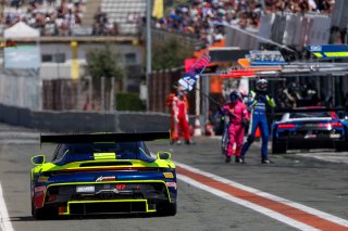 #97 - Rutronik Racing - Loek HARTOG - Eshan PIERIS - Porsche 911 GT3 R (992)