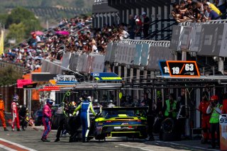 #97 - Rutronik Racing - Loek HARTOG - Eshan PIERIS - Porsche 911 GT3 R (992)