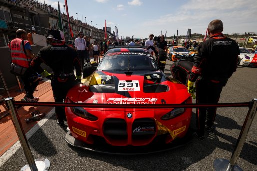 #991 - Paradine Competition - Jake DENNIS - Darren LEUNG - BMW M4 GT3 EVO  | SRO / JEP