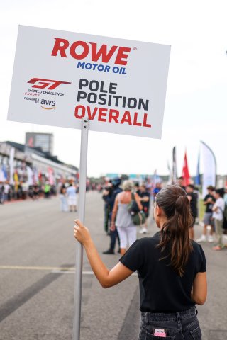 The grid for Race 2