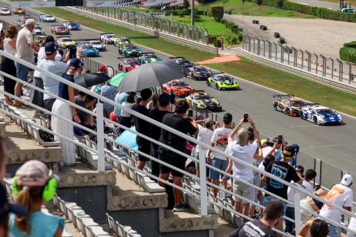 Start of Race 2 - #63 - GRT - Grasser Racing Team - Luca ENGSTLER - Jordan PEPPER - Lamborghini Huracan GT3 EVO2 leads | SRO / JEP