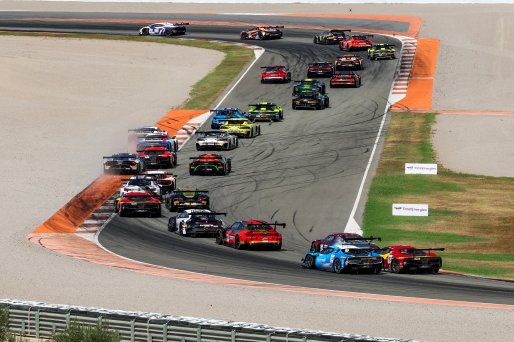 Start of Race 2 - #63 - GRT - Grasser Racing Team - Luca ENGSTLER - Jordan PEPPER - Lamborghini Huracan GT3 EVO2 leads | SRO / JEP