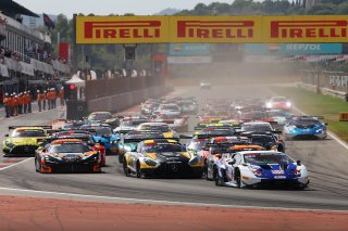 #63 - GRT - Grasser Racing Team - Luca ENGSTLER - Jordan PEPPER - Lamborghini Huracan GT3 EVO2 Leads Race Start