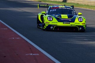 #97 - Rutronik Racing - Loek HARTOG - Eshan PIERIS - Porsche 911 GT3 R (992)