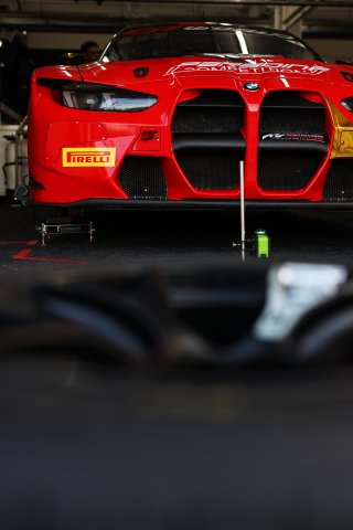 #991 - Paradine Competition - Jake DENNIS - Darren LEUNG - BMW M4 GT3 EVO 
