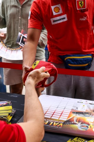 Pit walk and autograph session