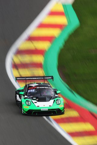 #54 - Dinamic GT - Tanart SATHIENTHIRAKUL - Francesco SIMONAZZI - Angus WHITESIDE - Loris CABIROU - Porsche 911 GT3 R EVO