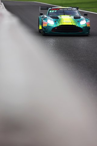 #700 - Comtoyou Racing - Nicolas BAERT - Xavier KNAUF - Gregory SERVAIS - Sarah BOVY - Aston Martin Vantage AMR GT3 EVO