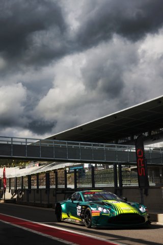 #700 - Comtoyou Racing - Nicolas BAERT - Xavier KNAUF - Gregory SERVAIS - Sarah BOVY - Aston Martin Vantage AMR GT3 EVO