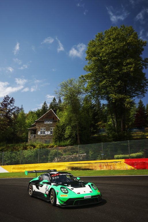 #54 - Dinamic GT - Tanart SATHIENTHIRAKUL - Francesco SIMONAZZI - Angus WHITESIDE - Loris CABIROU - Porsche 911 GT3 R EVO | SRO / JEP