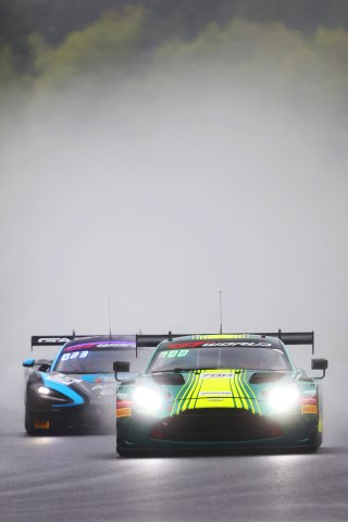 #700 - Comtoyou Racing - Nicolas BAERT - Xavier KNAUF - Gregory SERVAIS - Sarah BOVY - Aston Martin Vantage AMR GT3 EVO