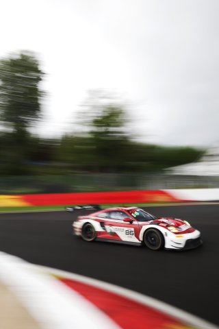 #86 - High Class Racing - Kerong LI - Anders FJORDBACH - Bo YUAN - Hongli YE - Porsche 911 GT3 R (992) EVO