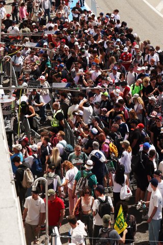 Fans at the Autograph Session