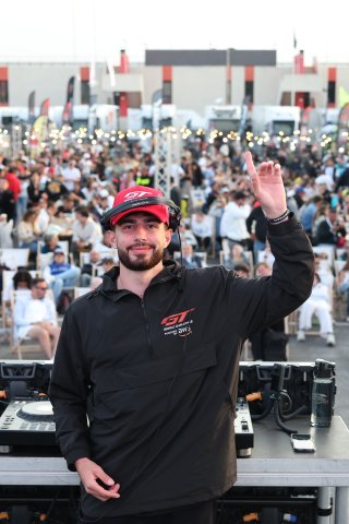 Fanzone and sunset party