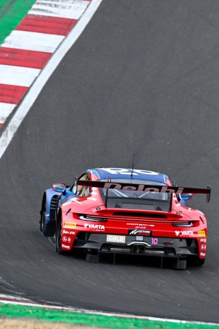 #10 - Boutsen VDS - Gilles MAGNUS/Robin KNUTSSON - Porsche 911 GT3 R EVO
