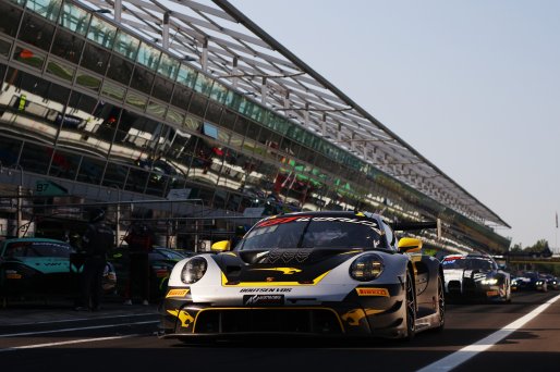 #10 - Boutsen VDS - Gilles MAGNUS - Robin KNUTSSON - Alessandro GHIRETTI - Porsche 911 GT3 R EVO | SRO / JEP