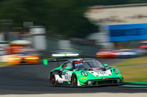 #54 - Dinamic GT - Tanart SATHIENTHIRAKUL - Francesco SIMONAZZI - Angus WHITESIDE - Porsche 911 GT3 R EVO | SRO / JEP