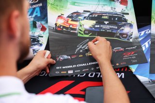 Autograph Session & Pitwalk