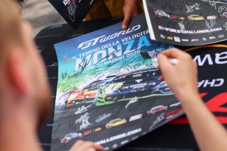 Autograph Session & Pitwalk