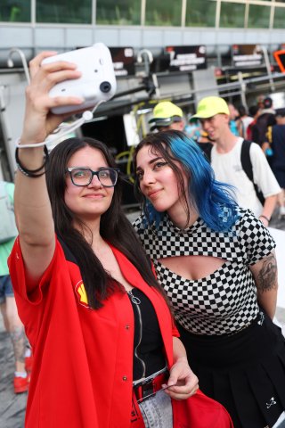 Fans at the Autograph Session & Pitwalk
