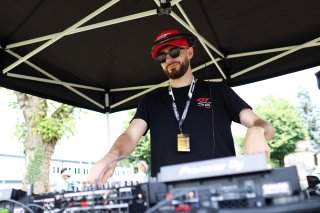 DJ in the Fanzone