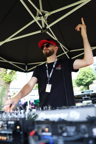 DJ in the Fanzone