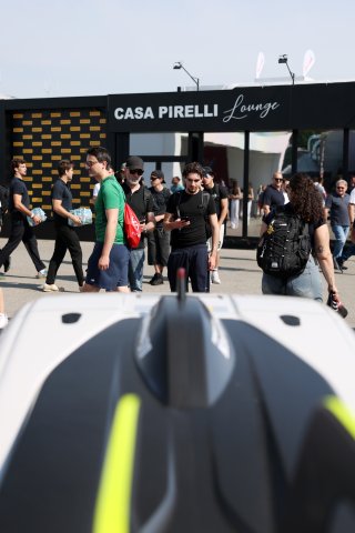 Fans in the Monza Paddock