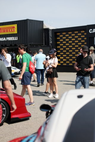 Fans in the Monza Paddock