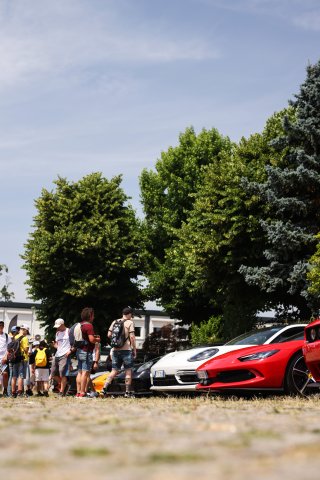 Fans at the Supercar Display