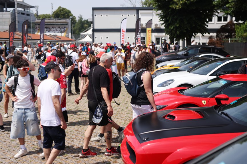 Fans at the Supercar Display