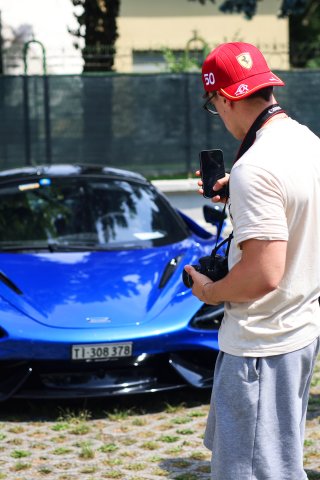 Fans at the Supercar Display