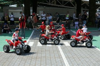 Fans in the fanzone 