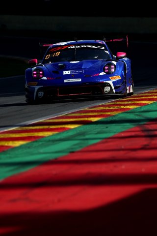 #97 - Rutronik Racing - Michelle GATTING - Antares AU - Martin RUMP - Sven MULLER - Porsche 911 GT3 R EVO