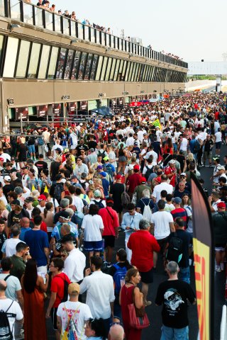 Fans at the Autograph Session