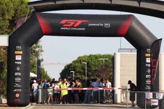 Fans Queue to enter the circuit