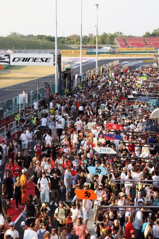 Fans at the Pitwalk