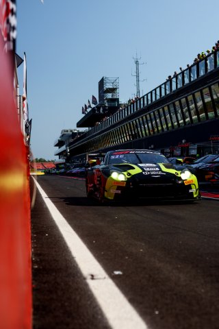 #34 - Walkenhorst Motorsport - Mateo VILLAGOMEZ - Jamie DAY - Aston Martin Vantage AMR GT3 EVO