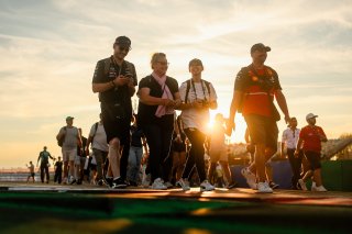 Fans on the Grid Walk