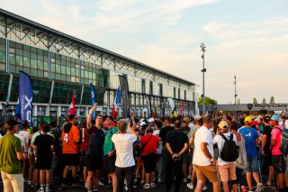 Fans on the Grid Walk