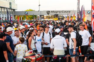 Fans on the Grid Walk