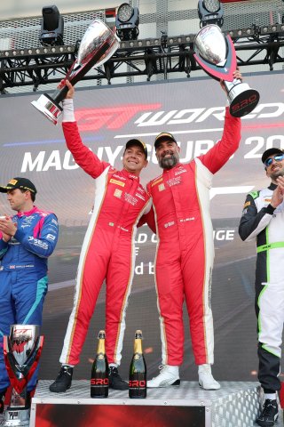 #991 - Paradine Competition - Darren LEUNG - Augusto FARFUS - BMW M4 GT3 Evo