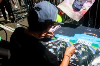 Fans in the Pit Walk and autograph session 