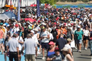 Fans on the Magny-Cours Pit Walk