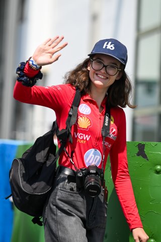 Fans on the pitwalk