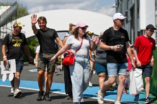 Fans on the pitwalk