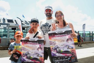 Fans in the Pit Walk and autograph session 