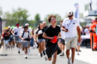 Fans on the Magny-Cours Pit Walk